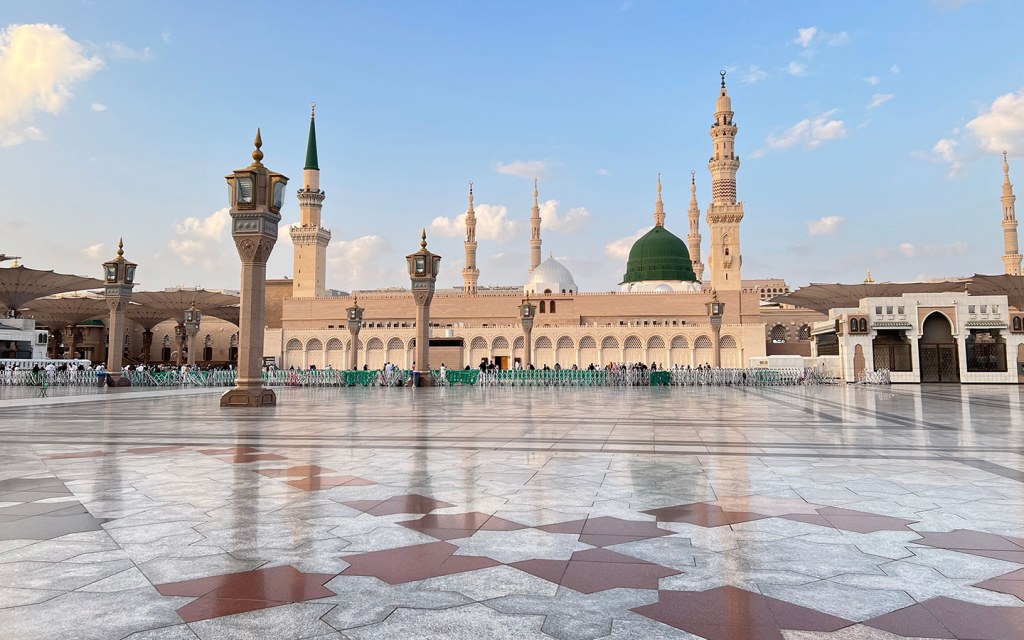 الزيارة النبوية وآدابها